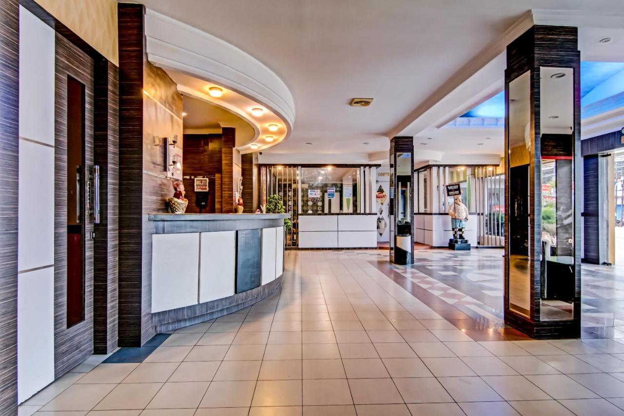 Oyo 90697 Hotel Wisata Dumai Exterior photo